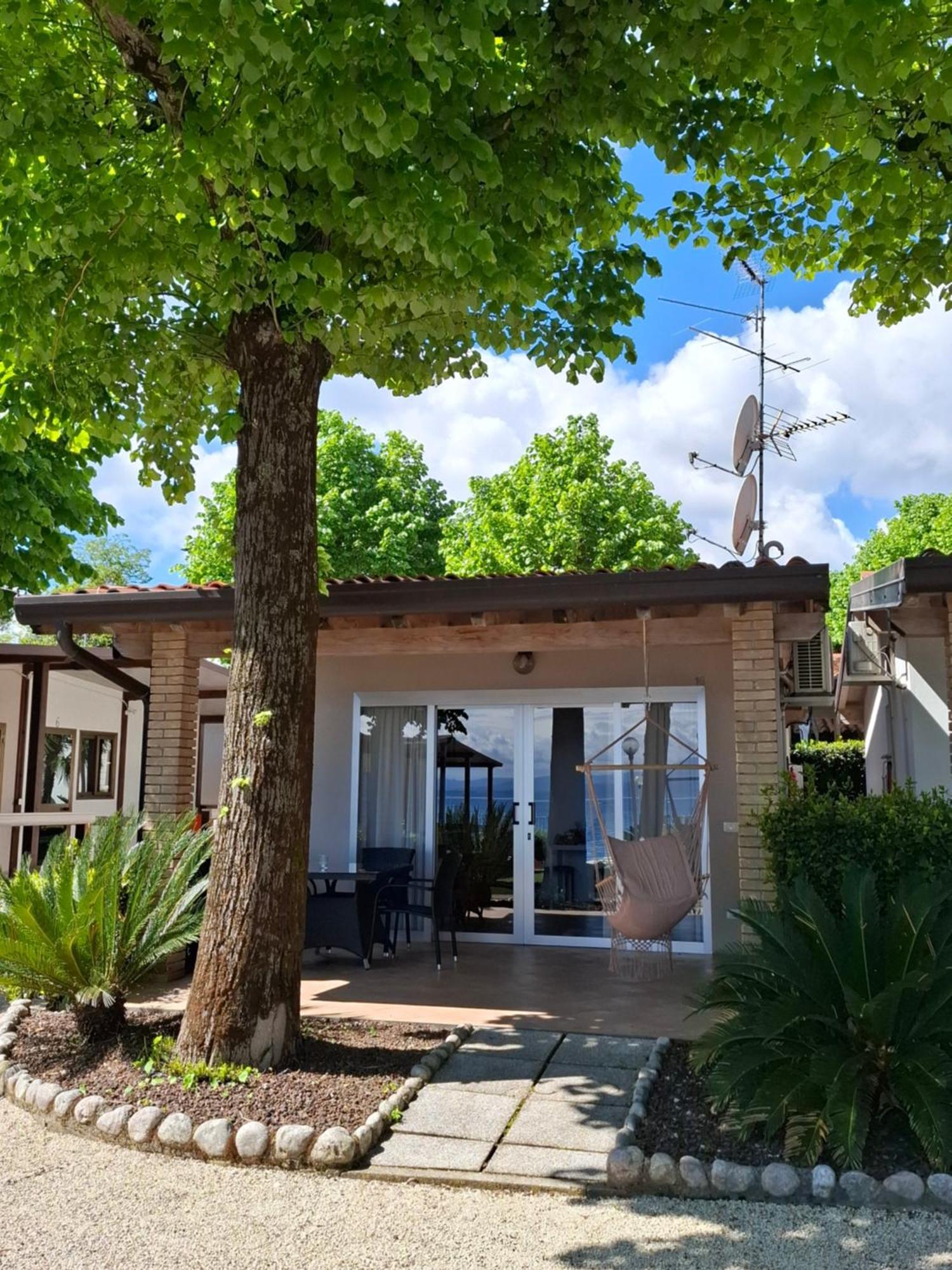 פאדנג'ה סול גארדה Villaggio Turistico Dei Tigli מראה חיצוני תמונה
