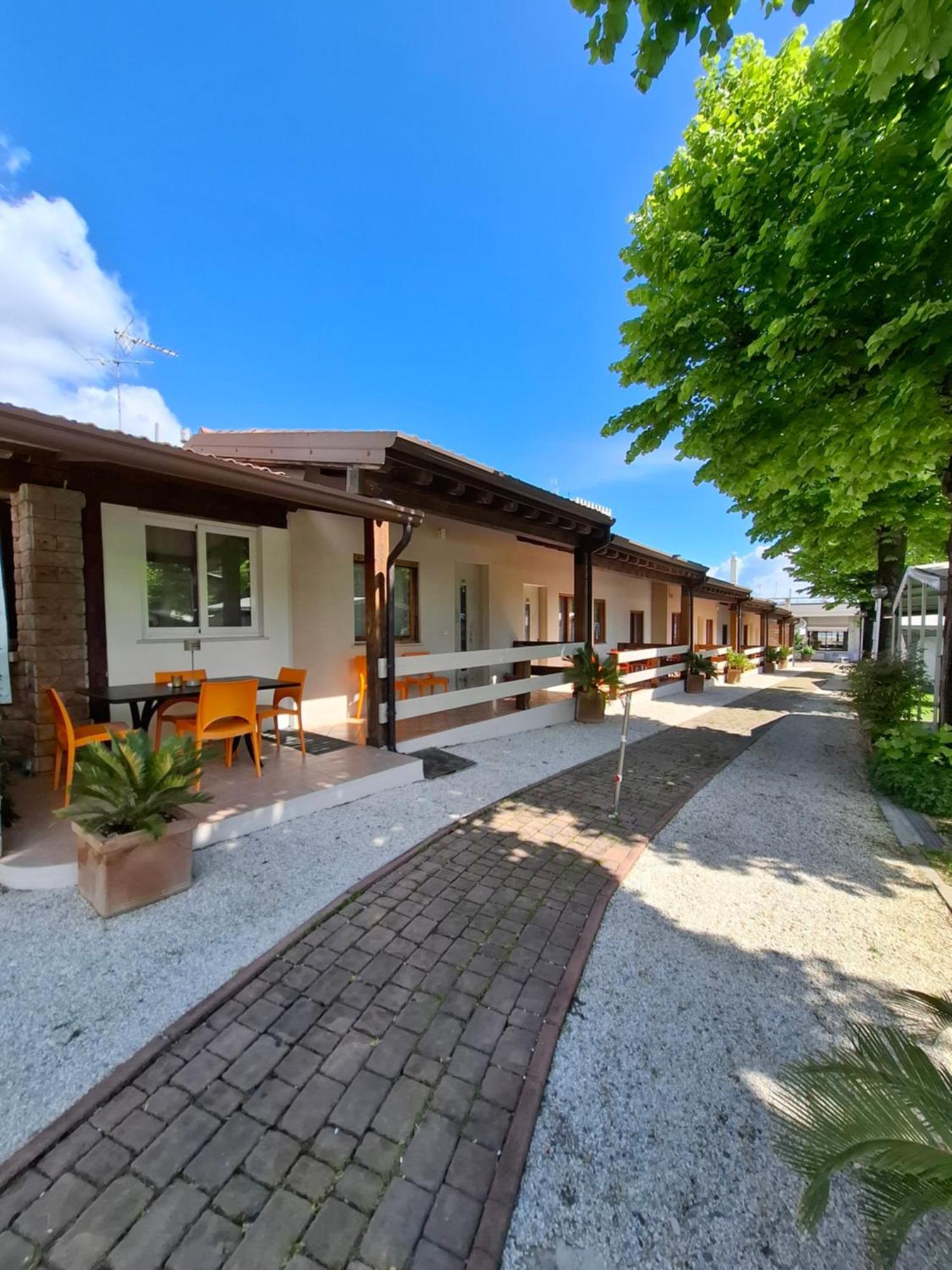 פאדנג'ה סול גארדה Villaggio Turistico Dei Tigli מראה חיצוני תמונה
