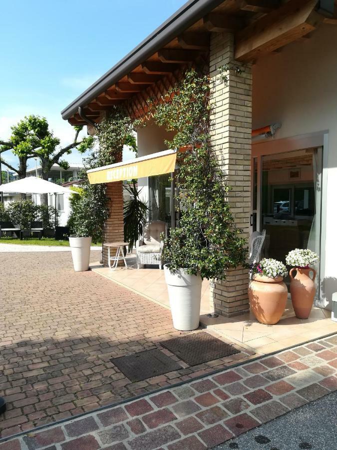 פאדנג'ה סול גארדה Villaggio Turistico Dei Tigli מראה חיצוני תמונה
